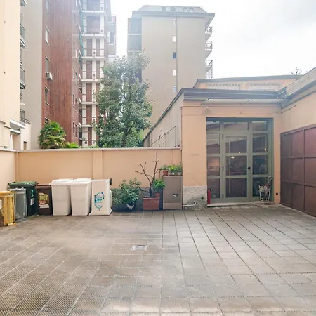 Апартаменты Cozy In The Center - 10 Min From Duomo Милан